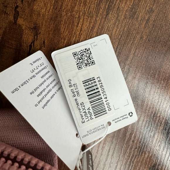 LULULEMON Belt Bags *NWT* - Picture 3 of 4